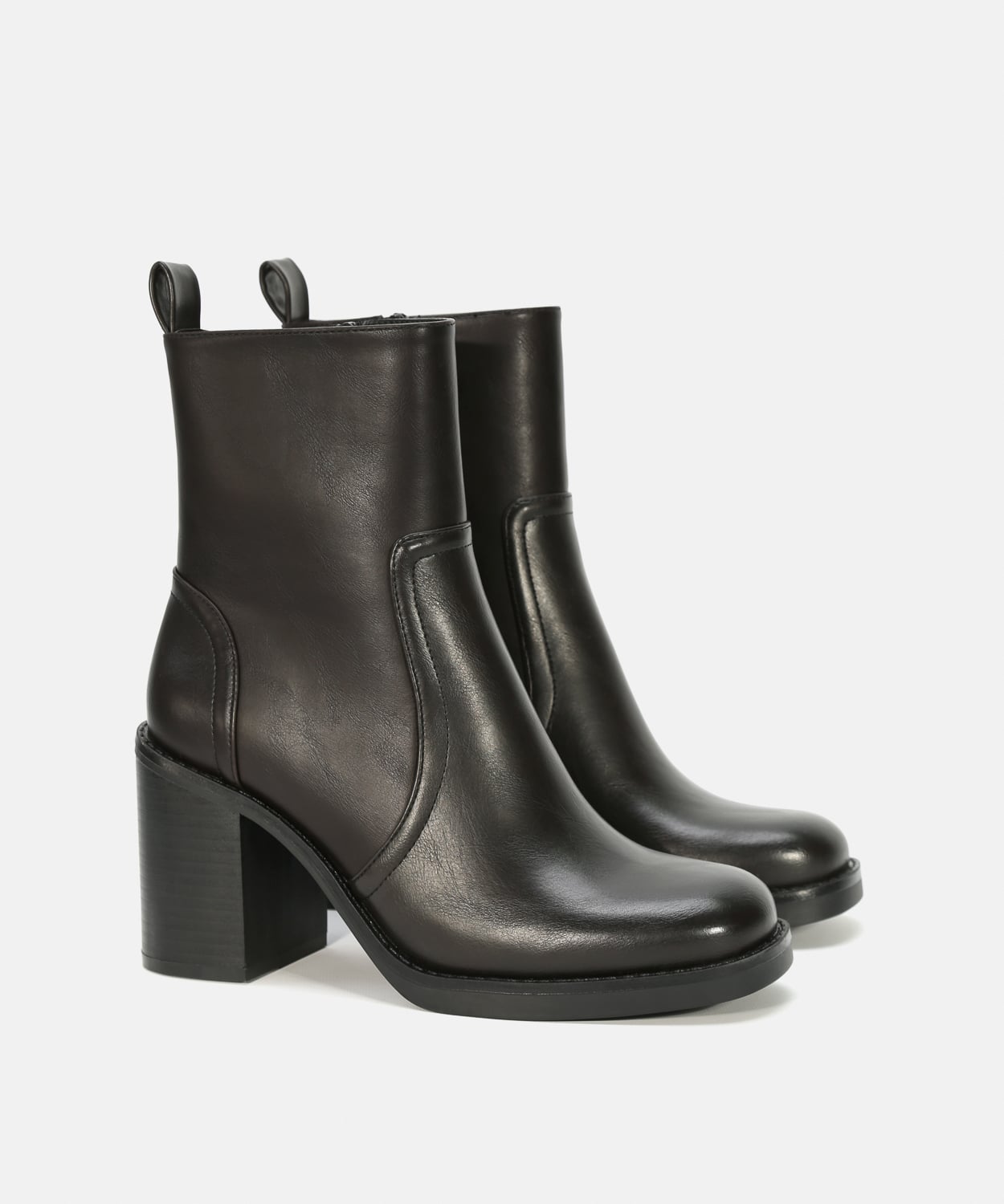 Botins pretos salto liso image number null